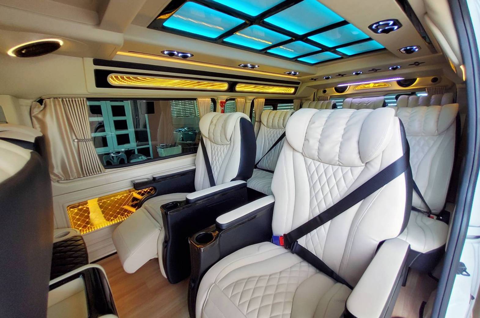 Luxury Van 8 seats