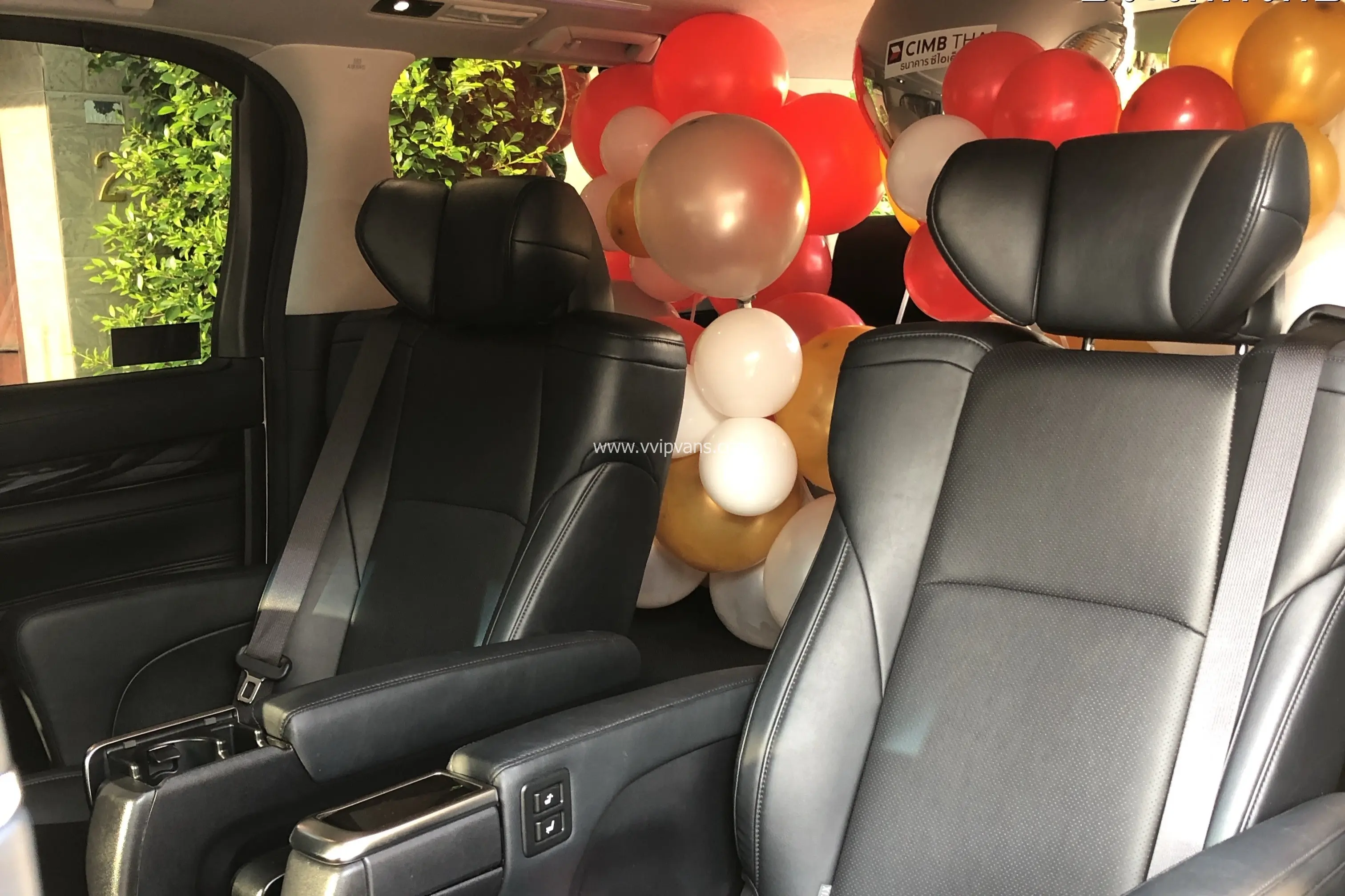 Bangkok : Alphard and Benz