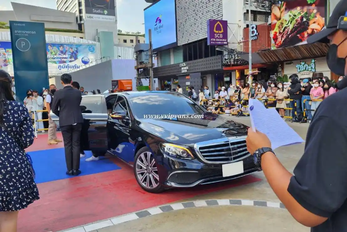 Bangkok : Alphard and Benz