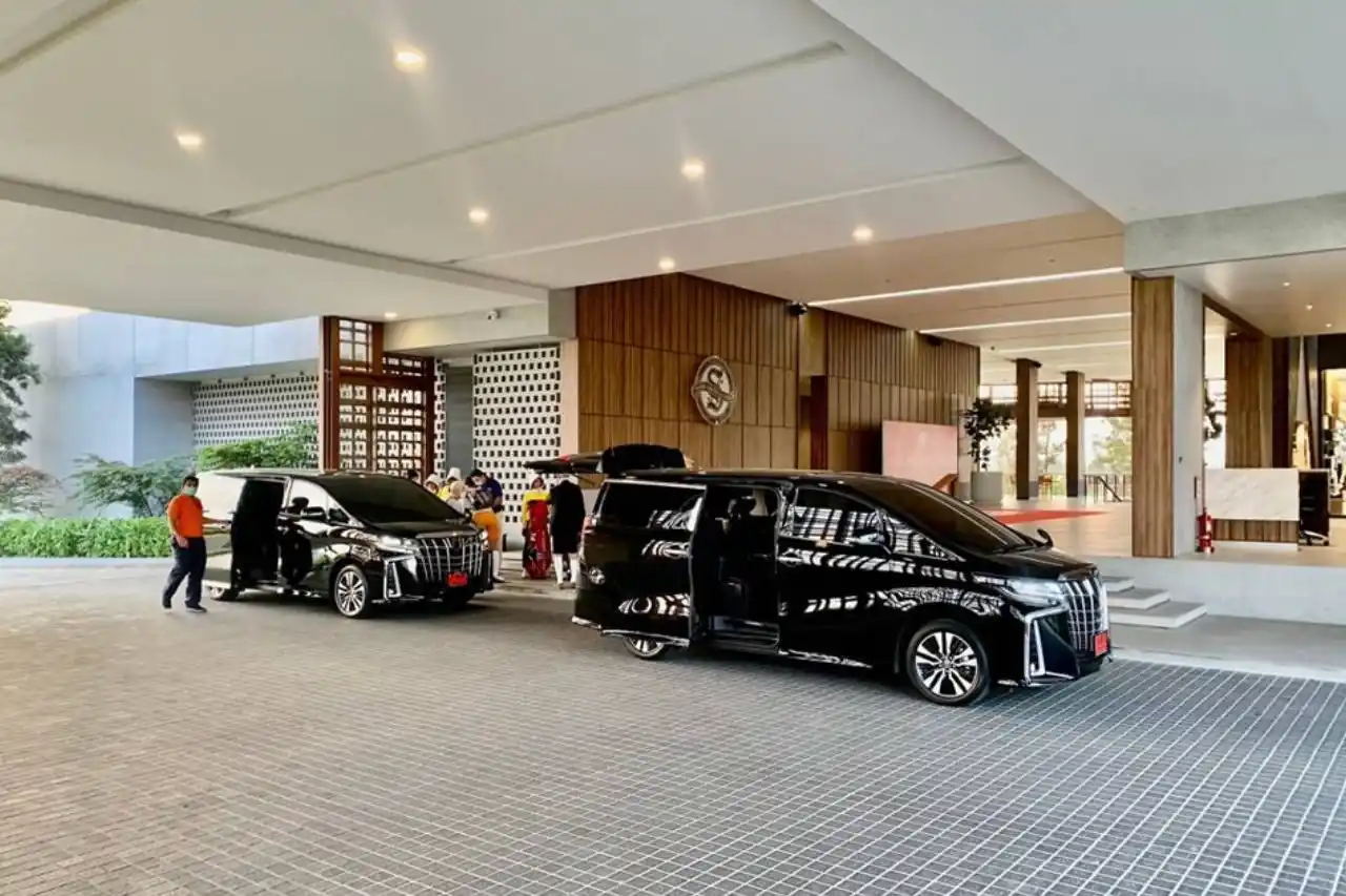 Alphard and Benz