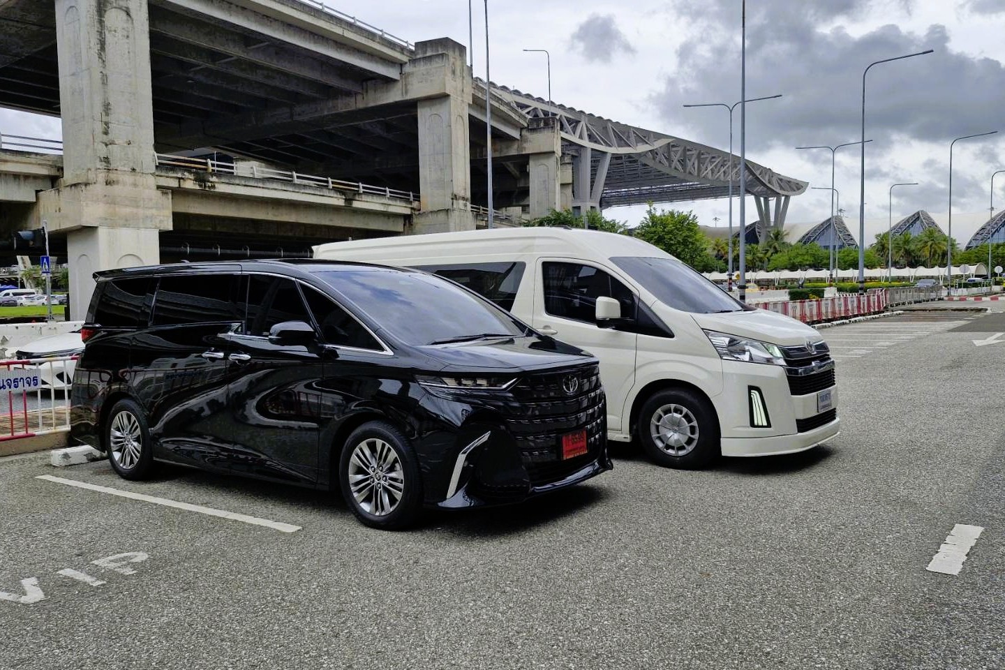 Toyota Alphard and Mercedes Benz E Class
