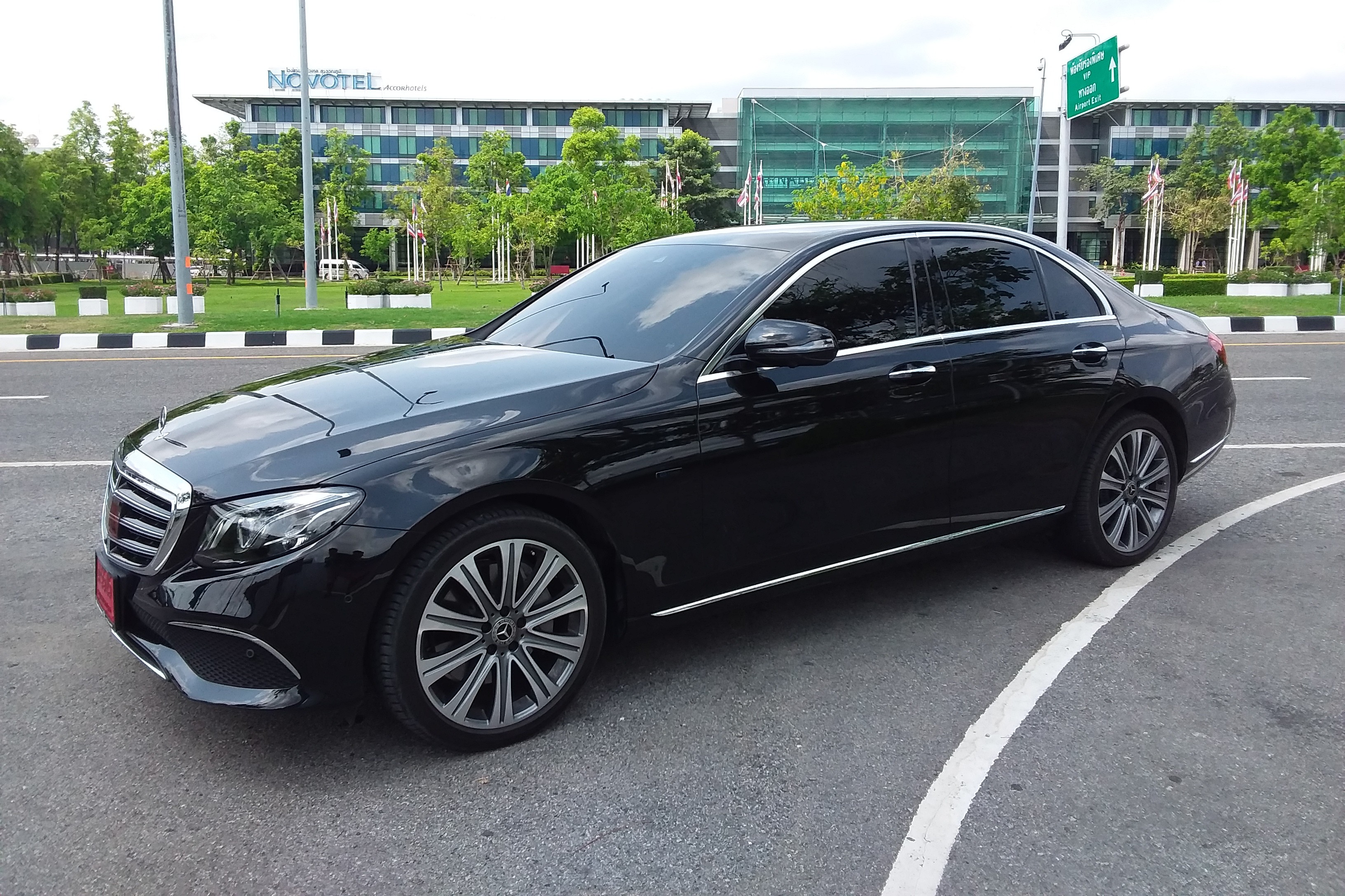 Toyota Alphard and Mercedes Benz E Class
