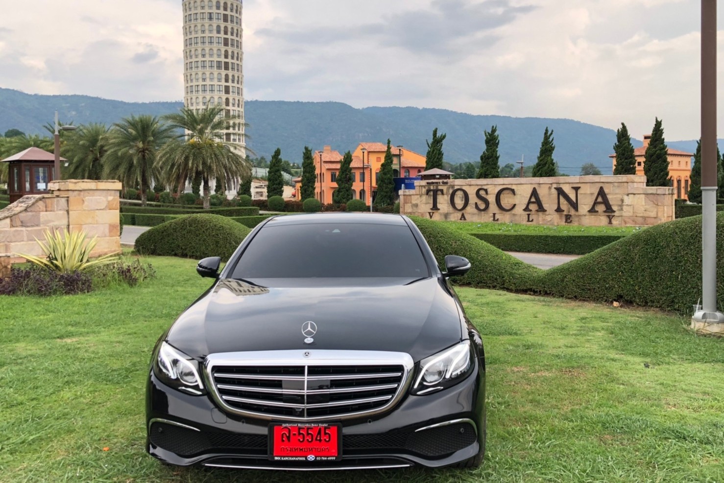 Toyota Alphard and Mercedes Benz E Class